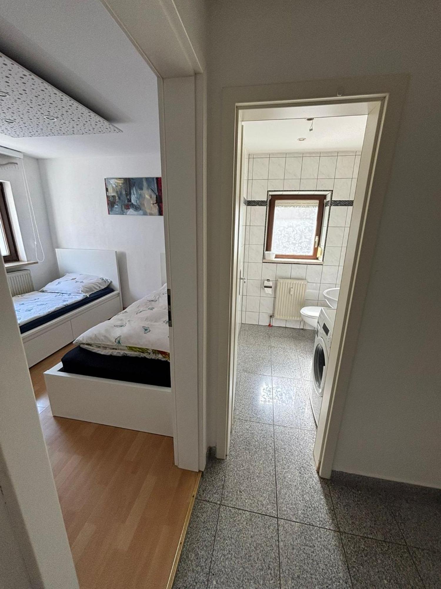 Erdgeschosswohnung Neben Schloss Blutenburg Mit Privatem Garten Munique Exterior foto